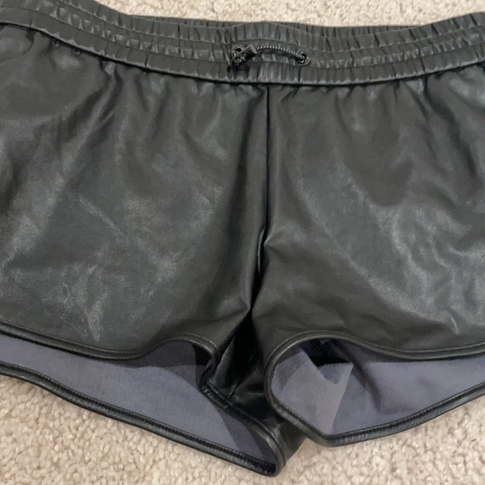 Wilfred Free faux leather shorts - Picture 2 of 7